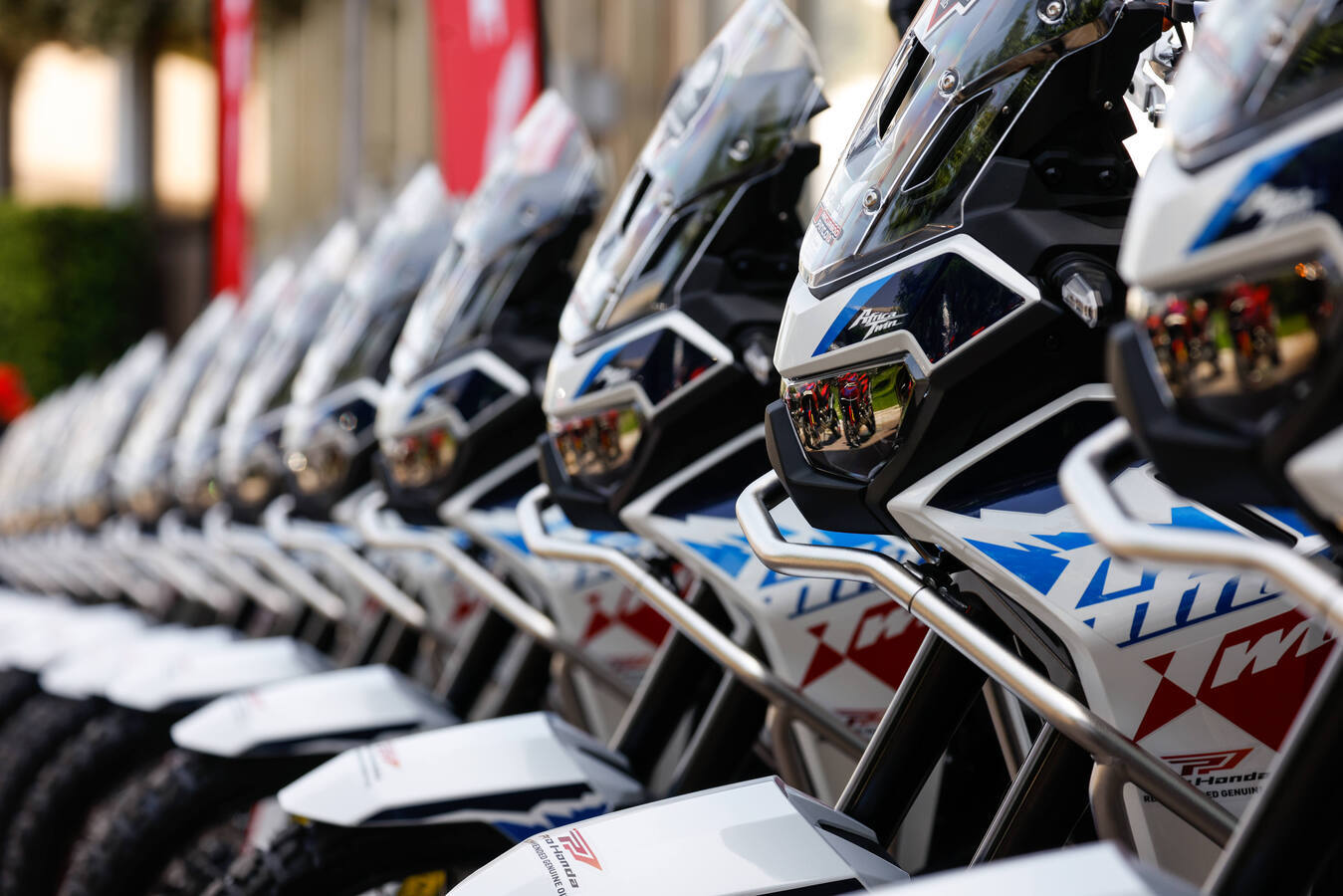 Kalandmotorozás iránt érdeklődők figyelem! A Honda Adventure Roads 2026-ban új programmal és könnyebben teljesíthető túrákkal várja a motorosokat