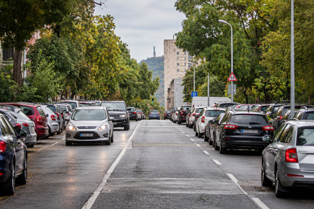 Átlátható szabályokat és egységes parkolást sürget az MMAK