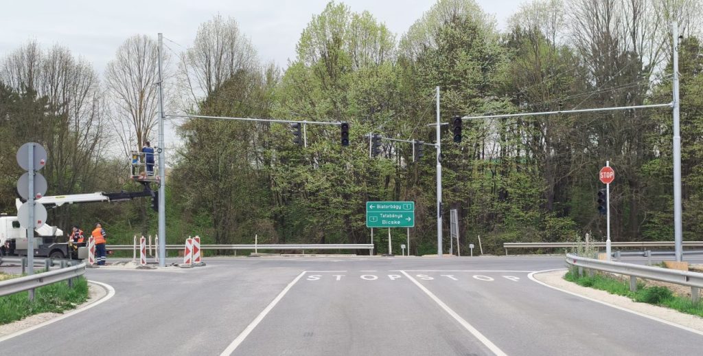 Jelzőlámpás csomópont lesz az 1-es főút zsúfolt szakaszán