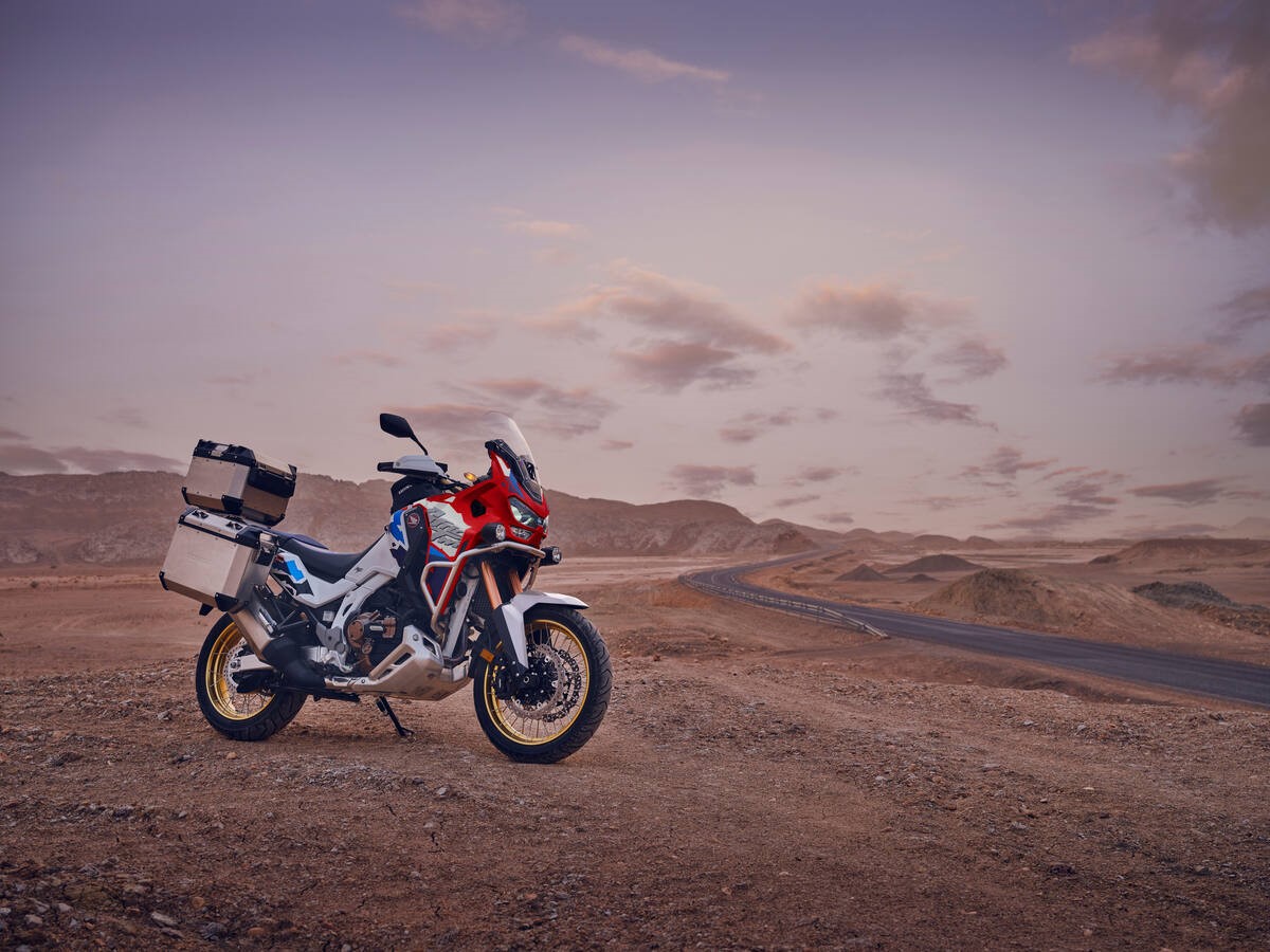 Élénk színekben és új grafikákkal érkeznek a 2026-os Honda CRF1100L Africa Twin és Africa Twin Adventure Sports modellek