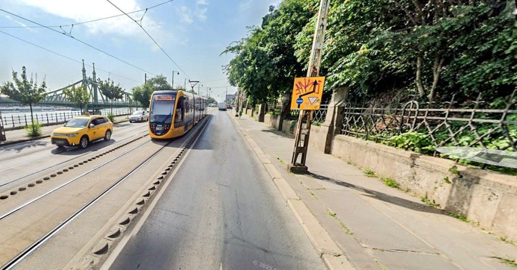 Buszsáv: köteles vagy elengedni a motorost is!
