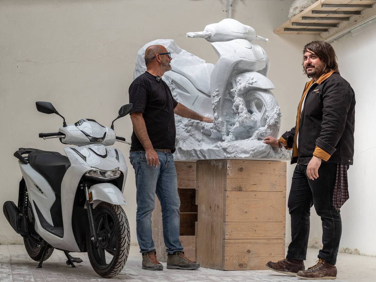 Az SH125i 25 éves jubileumát ünnepli a Honda az SH Marmo és a „Hanami” projektekkel: két különleges kezdeményezés a fenntarthatóság és a formatervezés jegyében