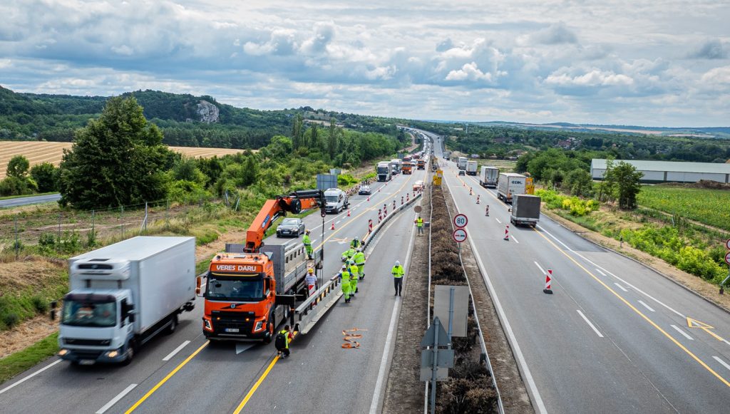 Ezért áll az M1-es Bicskétől